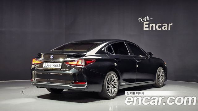 Lexus ES 2021 — photo 2
