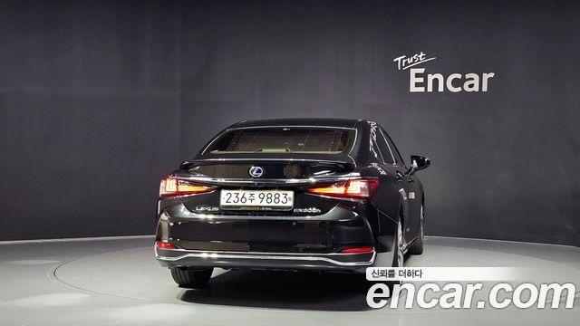 Lexus ES 2021 — photo 4
