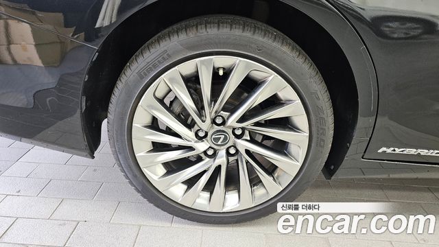 Lexus ES 2021 — photo 5