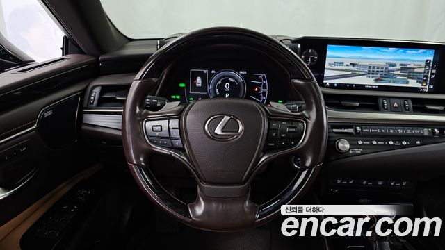 Lexus ES 2021 — photo 13