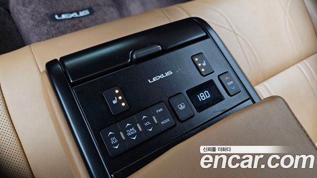 Lexus ES 2021 — photo 19