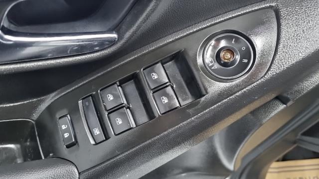 Chevrolet Korea Trax 2019 — photo 12