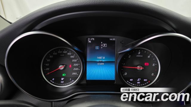 Mercedes-Benz C-Class 2019 — photo 11