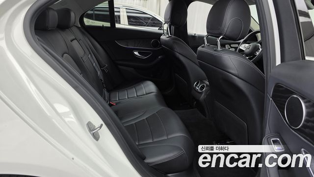 Mercedes-Benz C-Class 2019 — photo 17