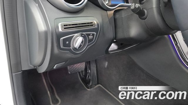 Mercedes-Benz C-Class 2019 — photo 23