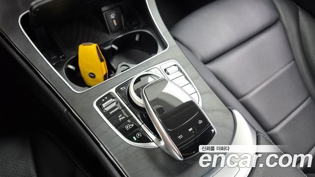 Mercedes-Benz C-Class 2019 — photo 24