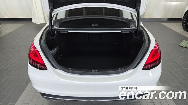 Mercedes-Benz C-Class 2019 — photo 26