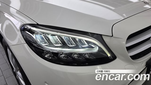 Mercedes-Benz C-Class 2019 — photo 8