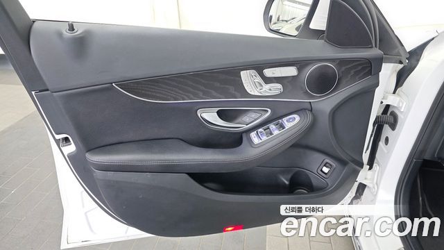 Mercedes-Benz C-Class 2019 — photo 14