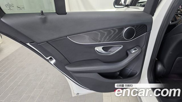 Mercedes-Benz C-Class 2019 — photo 15