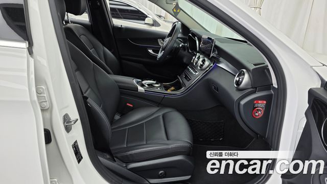 Mercedes-Benz C-Class 2019 — photo 16