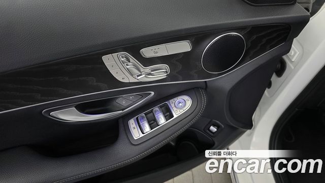 Mercedes-Benz C-Class 2019 — photo 28