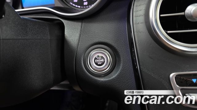 Mercedes-Benz C-Class 2019 — photo 30