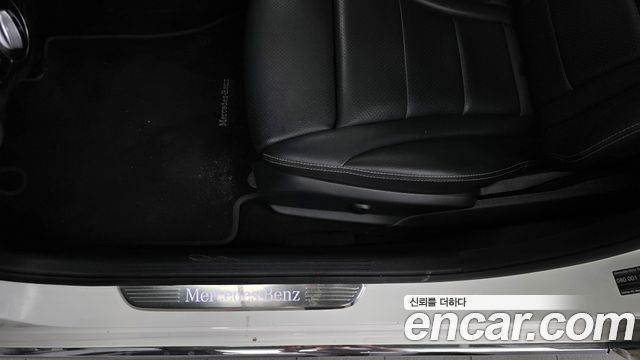 Mercedes-Benz C-Class 2019 — photo 31