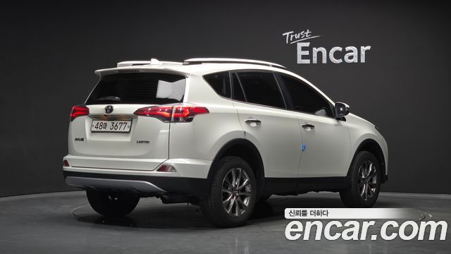 Toyota RAV4 2018 — photo 2
