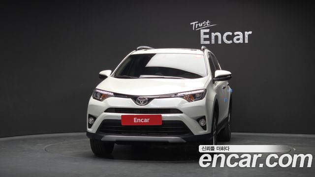 Toyota RAV4 2018 — photo 3