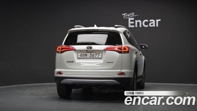 Toyota RAV4 2018 — photo 4