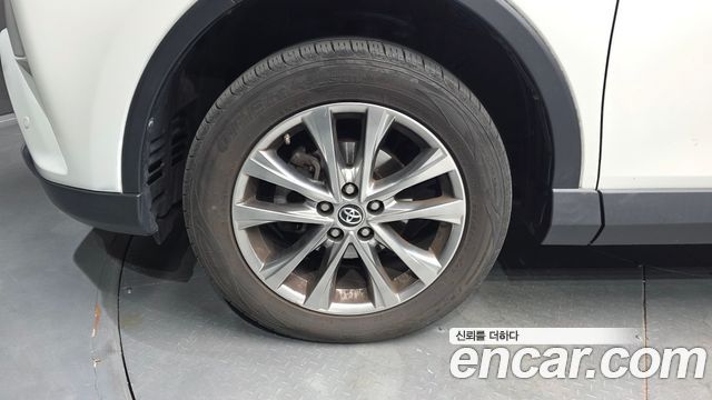 Toyota RAV4 2018 — photo 5