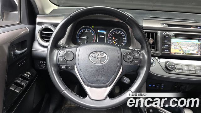 Toyota RAV4 2018 — photo 13