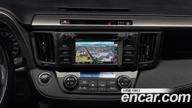 Toyota RAV4 2018 — photo 14