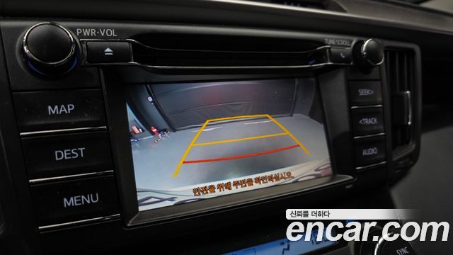 Toyota RAV4 2018 — photo 15