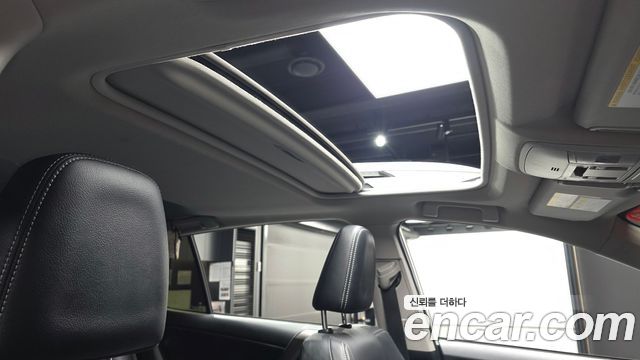 Toyota RAV4 2018 — photo 18