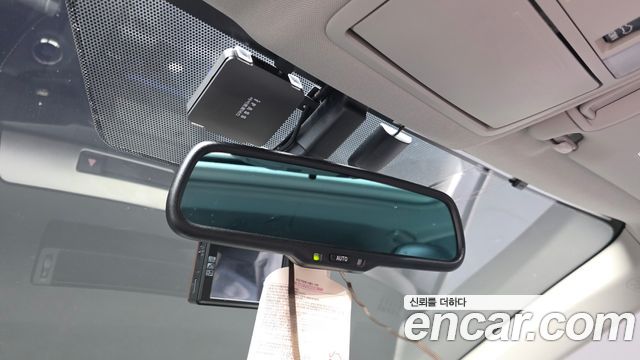Toyota RAV4 2018 — photo 19
