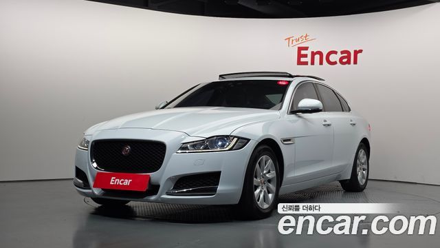 Jaguar XF 2017 — photo 1