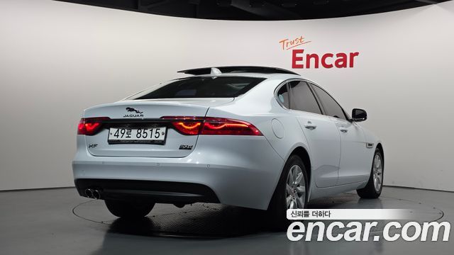 Jaguar XF 2017 — photo 2