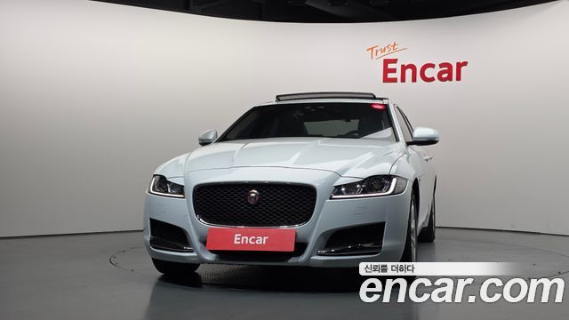 Jaguar XF 2017 — photo 3