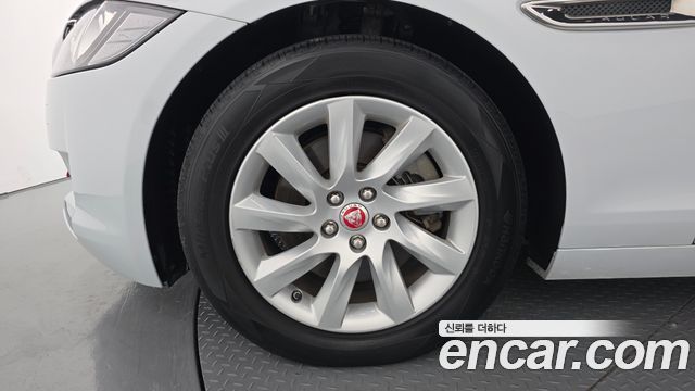 Jaguar XF 2017 — photo 5