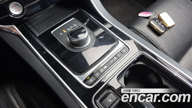 Jaguar XF 2017 — photo 9