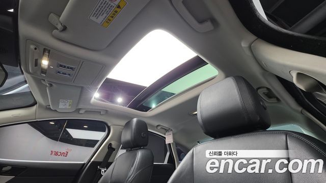 Jaguar XF 2017 — photo 12