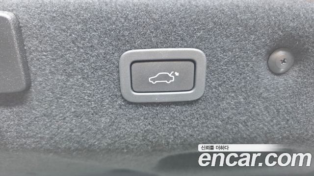 Jaguar XF 2017 — photo 20