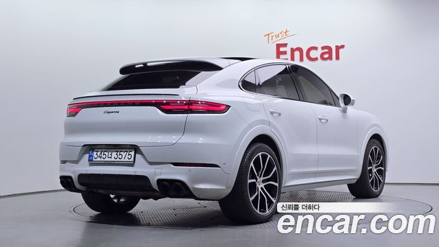 Porsche Cayenne 2022 — photo 2