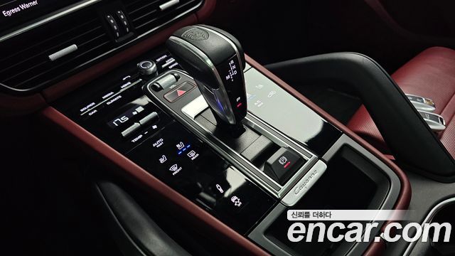 Porsche Cayenne 2022 — photo 12