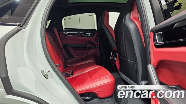 Porsche Cayenne 2022 — photo 17