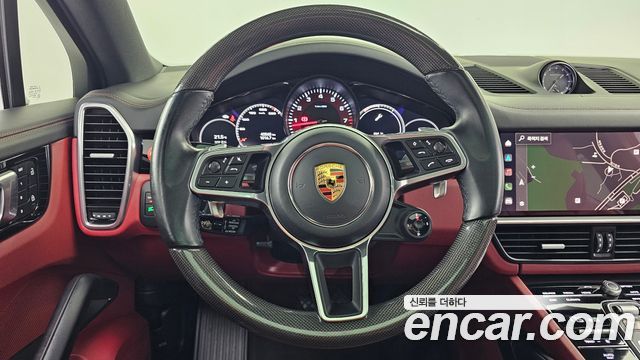 Porsche Cayenne 2022 — photo 19