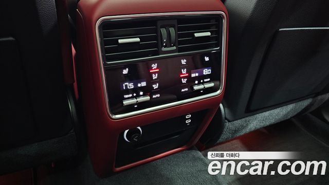 Porsche Cayenne 2022 — photo 24
