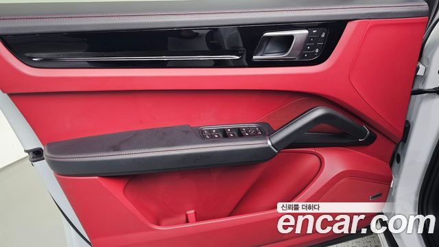 Porsche Cayenne 2022 — photo 14