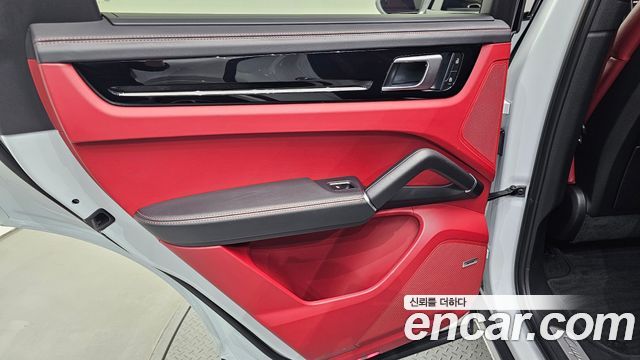 Porsche Cayenne 2022 — photo 15