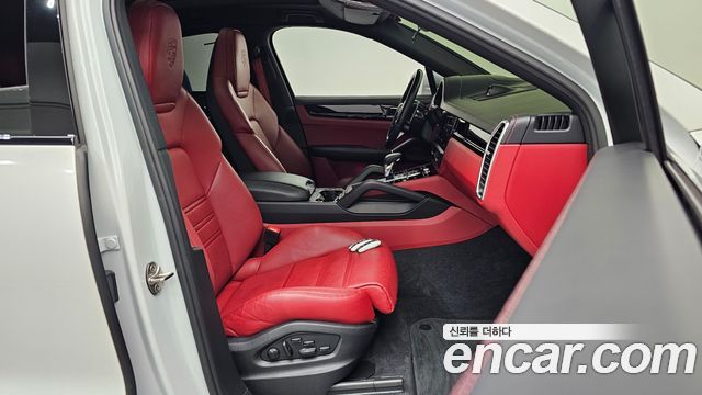 Porsche Cayenne 2022 — photo 16