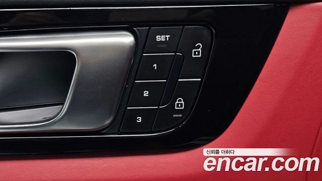 Porsche Cayenne 2022 — photo 28