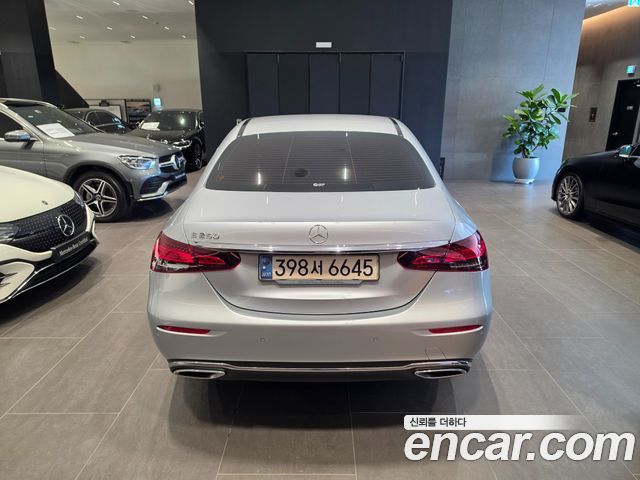 Mercedes-Benz E-Class 2021 — photo 4