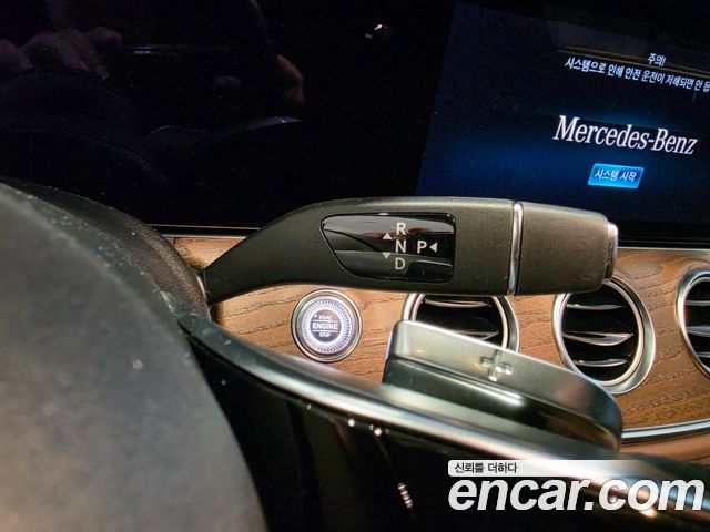Mercedes-Benz E-Class 2021 — photo 9
