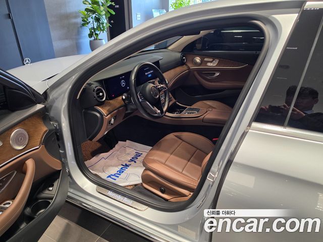 Mercedes-Benz E-Class 2021 — photo 10