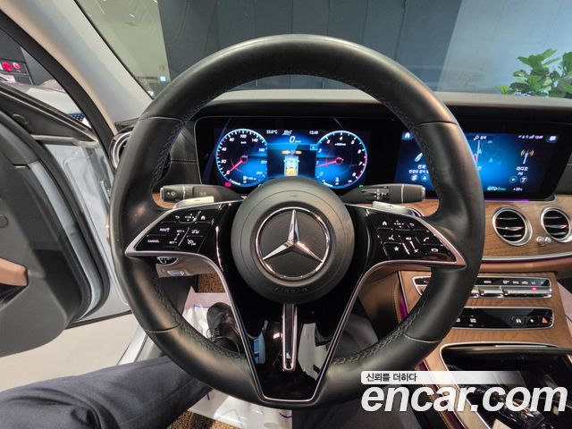Mercedes-Benz E-Class 2021 — photo 18