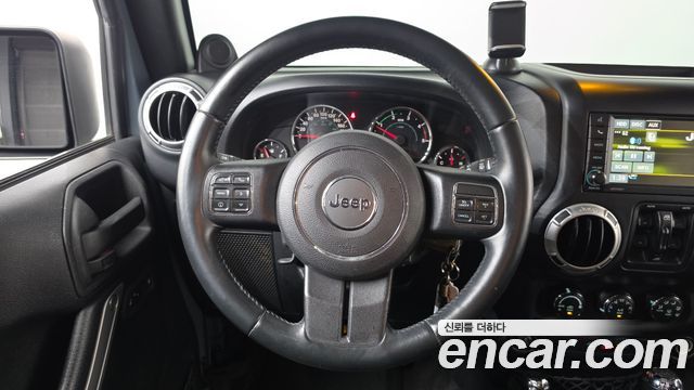 Jeep Wrangler 2014 — photo 16