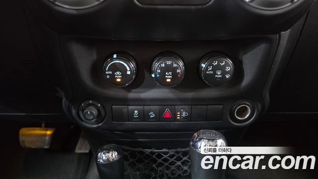 Jeep Wrangler 2014 — photo 18