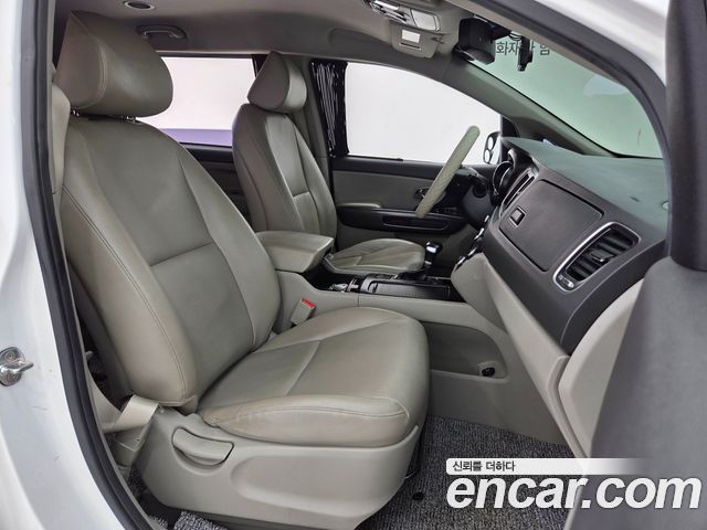 Kia Canival 2018 — photo 10